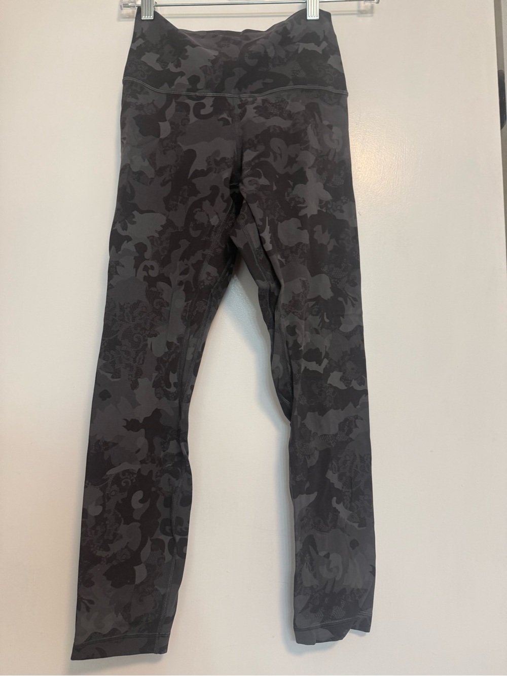 lululemon athletica Women's Dark Charcoal Camouflage Print Leggings